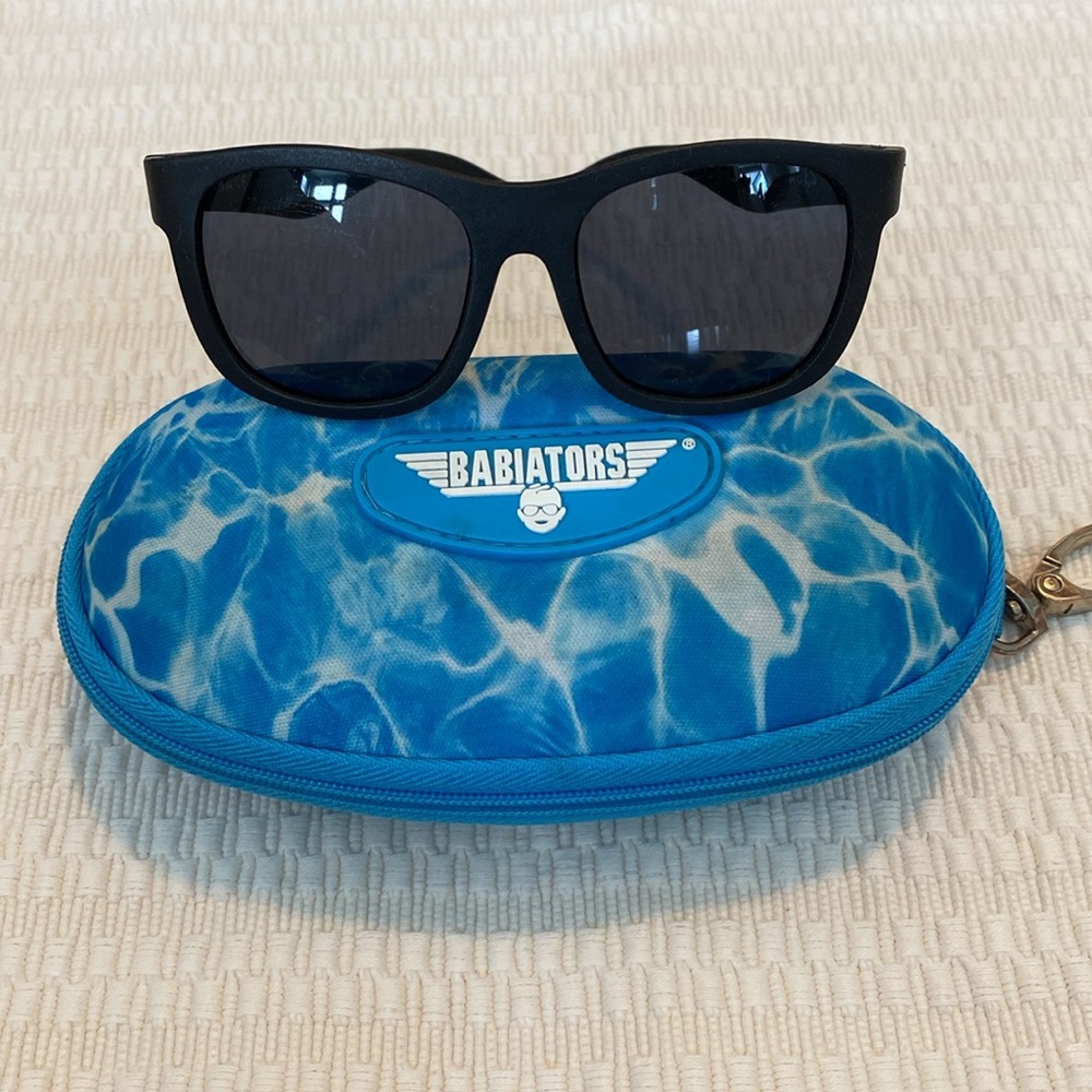 Babiators Original Jet Black Navigator ages 3-5 w/Babiators case. Lightly worn
